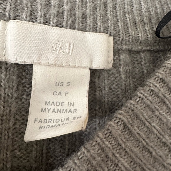 H&M Sweater - Picture 2 of 2